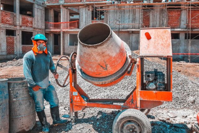 Cum prepari corect mortar sau beton cu betoniera: ghid pas cu pas pentru lucrări mici de casă