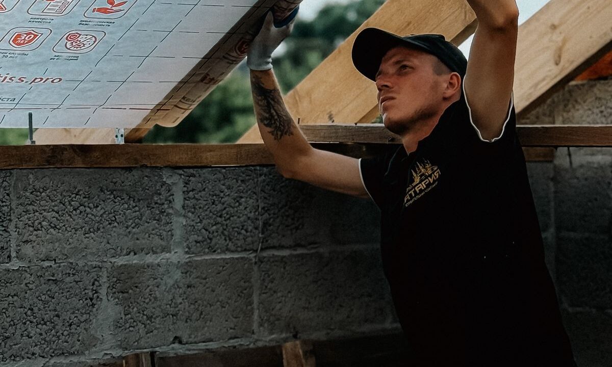 Izolarea acoperișului: ce membrană alegi și cât costă o lucrare corectă